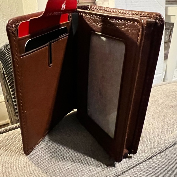 TUMI Wallet - Picture 6 of 6